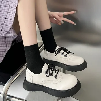  Кожени обувки в стил ретро с дебела подметка, Новост 2022 г., Модни дамски обувки, черни обувки на платформа с кръгло бомбе, ниша, обувки дантела